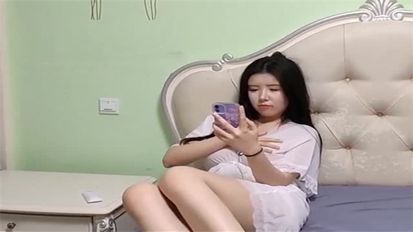 人妻原配怒闯小三香闺，爆操骚穴内射颜射