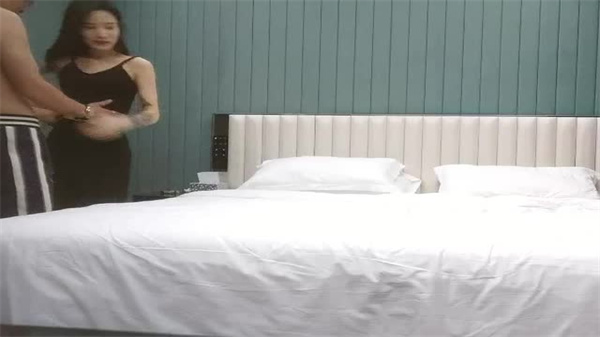 偷拍！高价约炮极品苗条御姐，骚穴欠操内射！