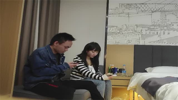 私约极品条纹兼职妹，诱人骚穴被狂干猛插汁液横流