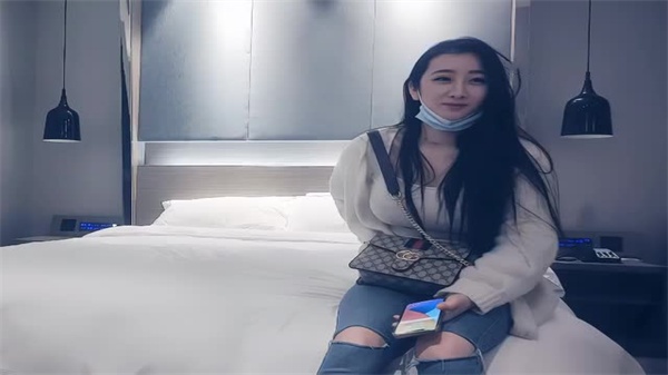 极品F罩杯外围小姐姐上门，苗条身材爆操内射