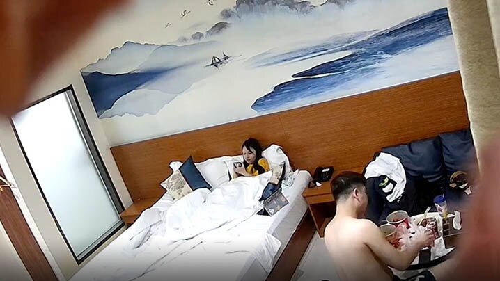 酒店偷拍新流出！打工妹被小龙虾骗炮，狂干到杀猪嚎叫