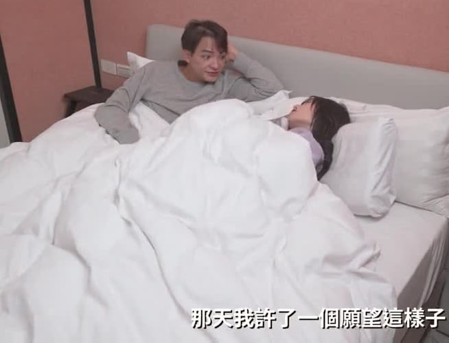 年节淫妻大解放！老公狂操骚穴内射庆新春